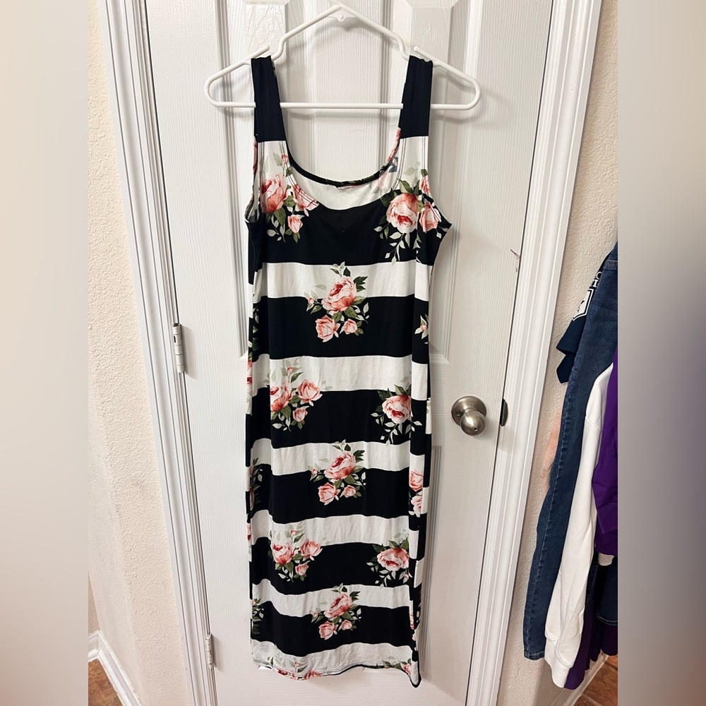 MRT 1030 XL Sleeveless Maxi Dress w/ B&W Stripes & Roses - Picture 6 of 8
